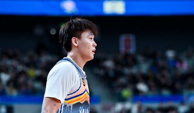 赵睿转会费刷新CBA最高纪录，此前王哲林加盟上海转会费达八千万